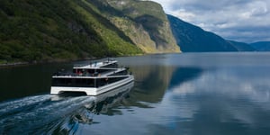 sightseeing med elektrisk hurtigferge i fjorden