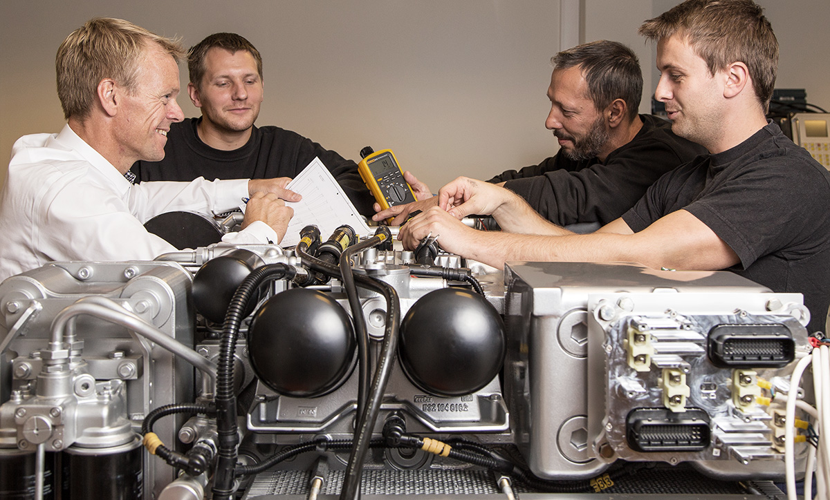 Training Center_Technicians inspecting components and propulsion systems